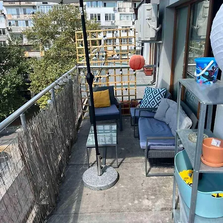 Guest Favorite 1br Delta Mall W Terrace Deck Apartman *