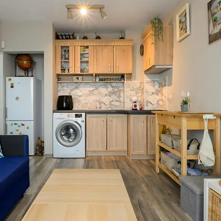 Rated 1br By Delta Mall & Parking *