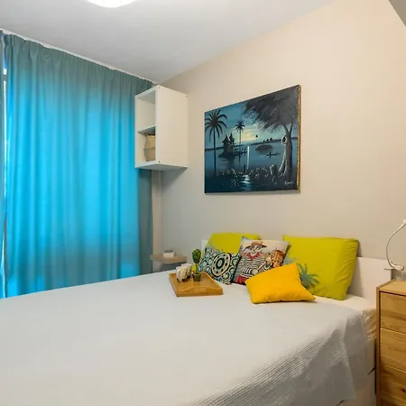 Rated 1br By Delta Mall & Parking アパート ヴァルナ