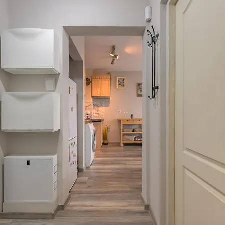 Rated 1br By Delta Mall & Parking 아파트