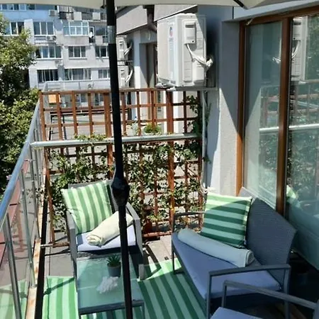 Guest Favorite 1br Delta Mall W Terrace Deck דירה וארנה