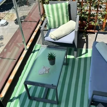 Guest Favorite 1br Delta Mall W Terrace Deck Apartament Warna