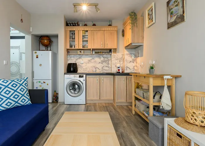 Rated 1br By Delta Mall & Parking *