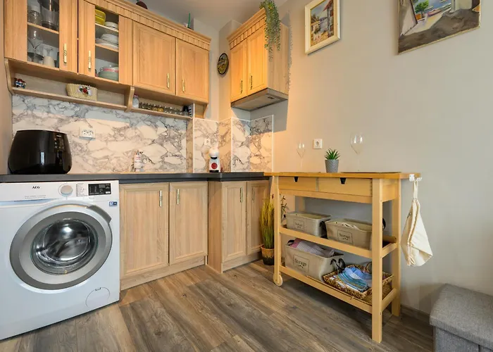 Rated 1br By Delta Mall & Parking شقة *